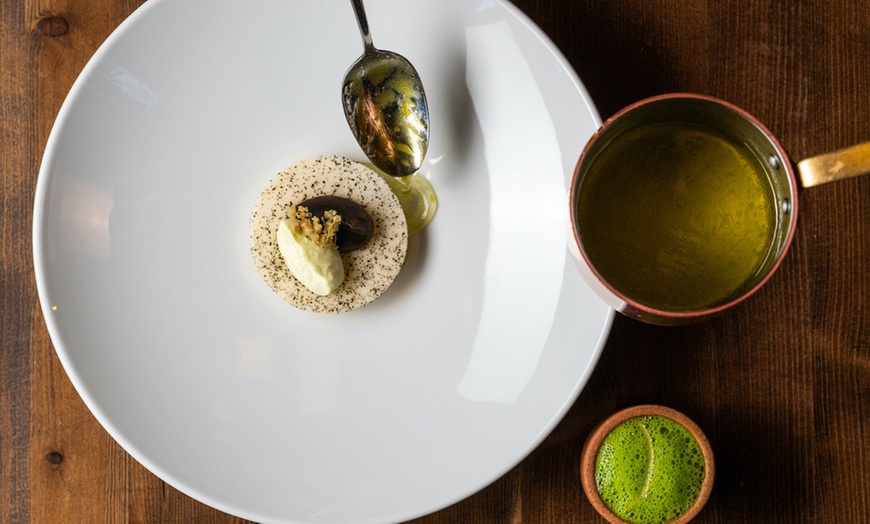 Image 11: Entdecke den kulinarischen Himmel: 6-Gänge-Menü im Michelin-Restaurant