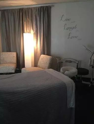 60 or 90-Minute Session: Swedish Massage, Back Scrub with Glow Facial