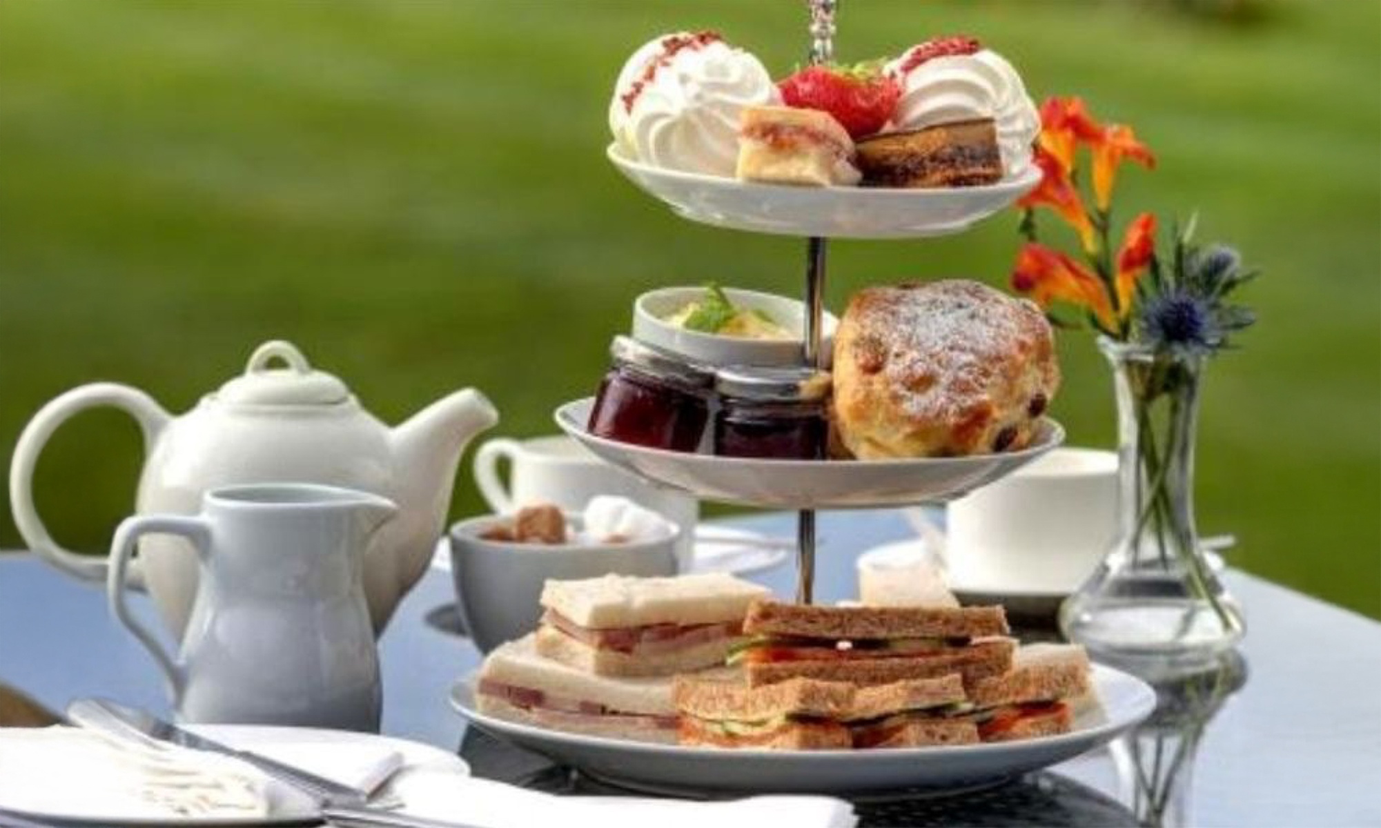 Afternoon Tea With Free Flowing Tea Or Prosecco (2 Hours) For 2 or 4