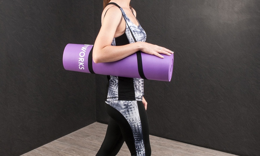 Image 10: Yoga Mat and Fitness Ball Set