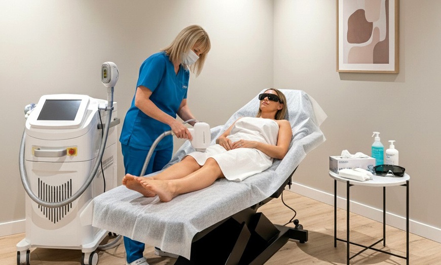 Image 2: 1, 3, 5 o 7 sesiones de depilación láser en zona a elegir 