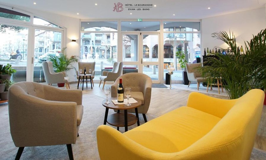 Image 6: Évian-les-Bains : chambre double avec pdj, repas & boissons en option