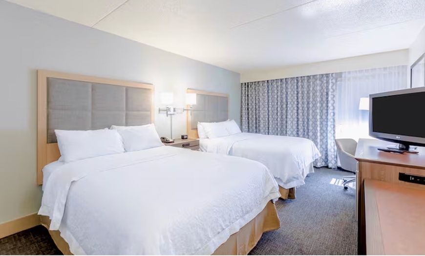 Image 3: Close to Shopping, Dining, & St. Charles Attractions