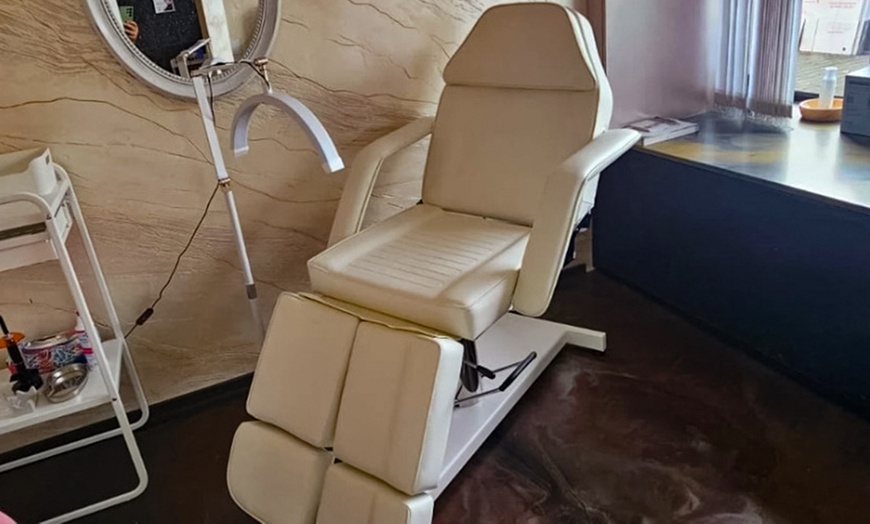 Image 1: 1 oder 2 medizinische Fußpflege-Behandlungen für 1 Person