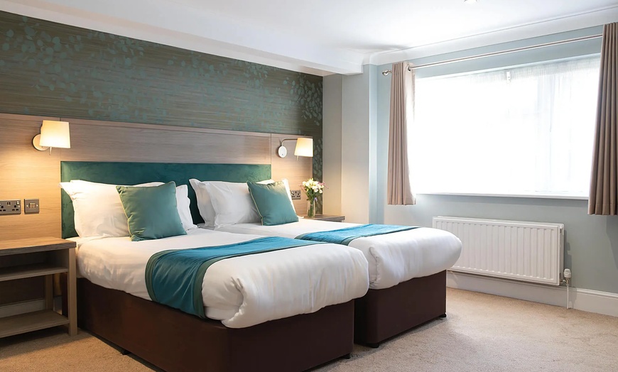 Image 5: Oxfordshire: Stay for 2 with Bicester Village Discount