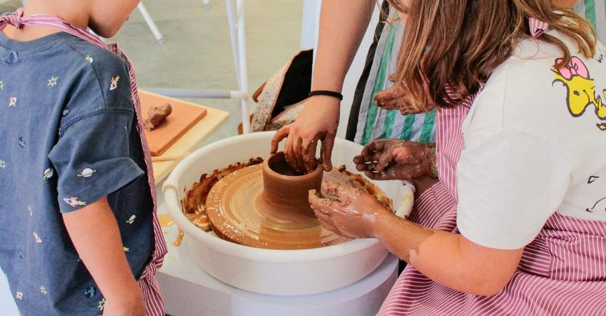 Clases y talleres de cerámica con torno en Valencia