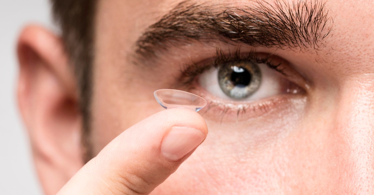 Pack de lentillas de hidrogel con líquido y portalentes en Barcelona