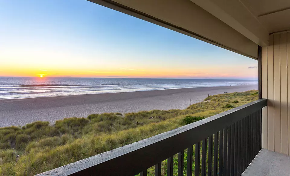 Stay at Best Western Plus Lincoln Sands Suites in Lincoln City, OR. Dates Available into February. - Primary Image