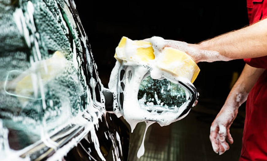 Image 7: Lavado completo con ozono, perfumado o encerado al detalle