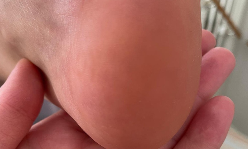 Image 2: Verzorgende pedicure met ontspannende massage & verzorgde afwerking