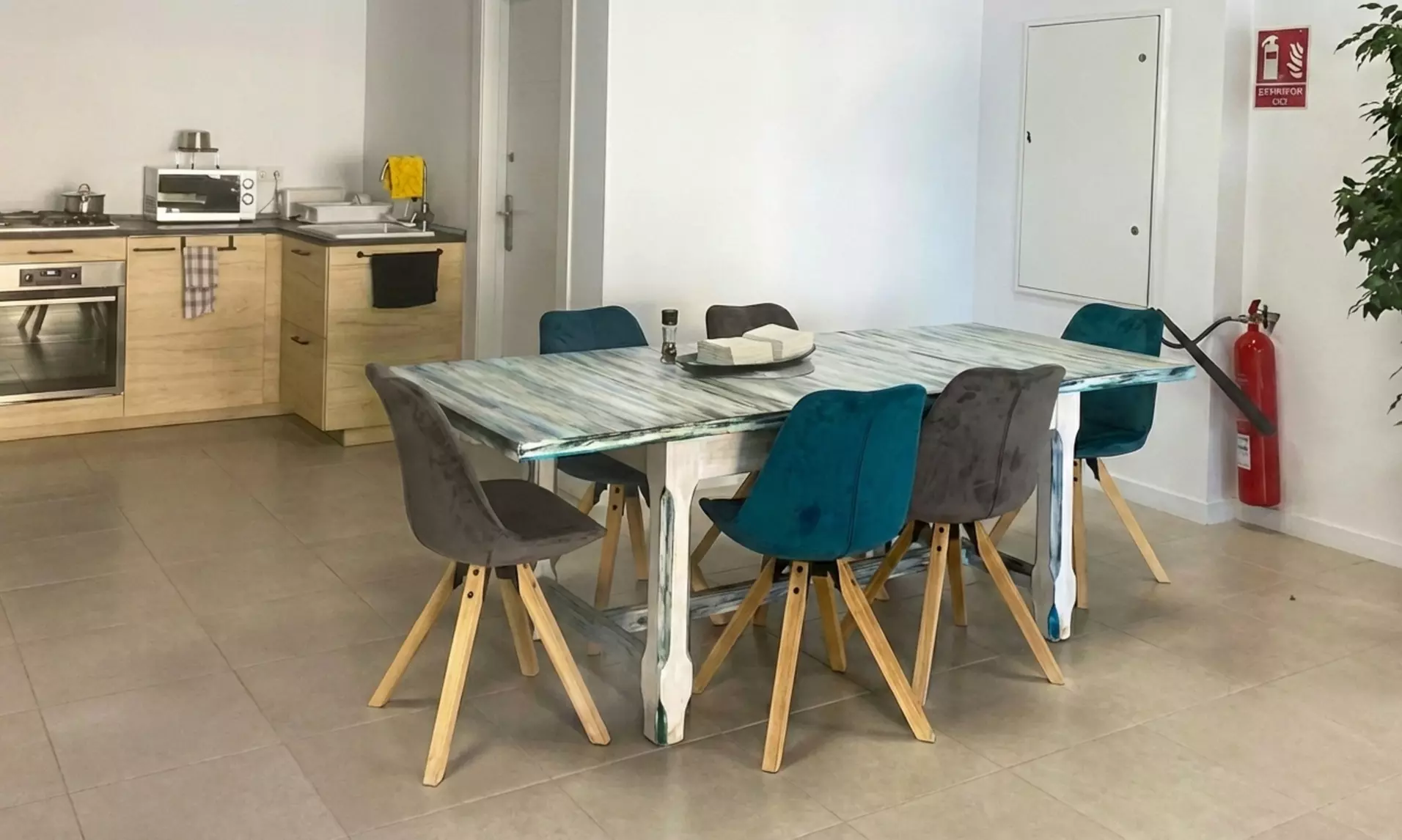 1 día de flex desk en espacio de coworking o 1 mes de oficina virtual