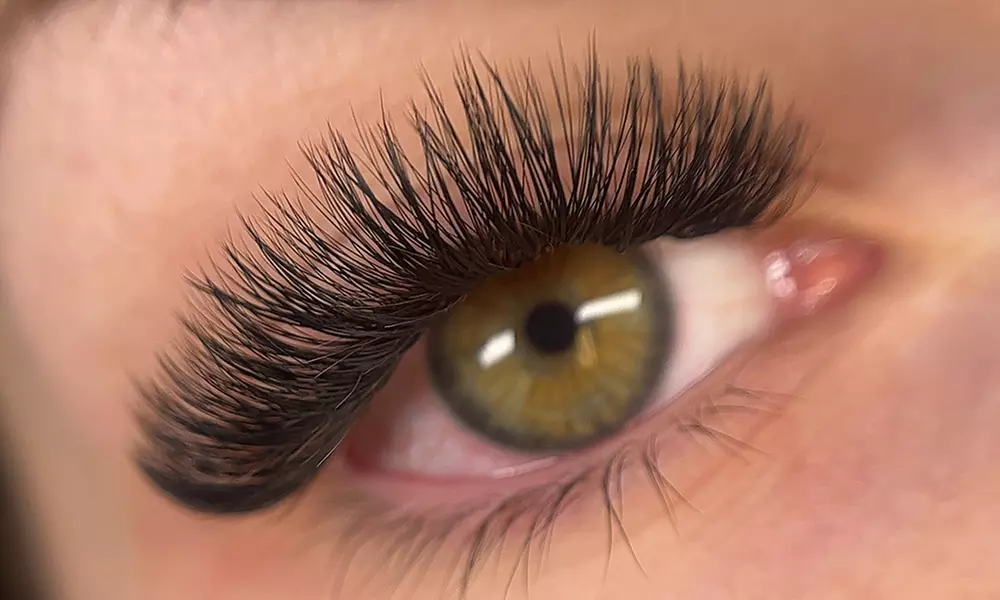 Classic, Hybrid or Volume for 2 Week Fill or FullSet Eyelash Extension