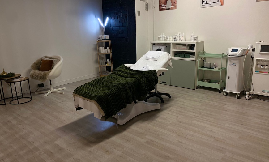 Image 2: Stralende huid: Refit bindweefselmassage voor een frisse look
