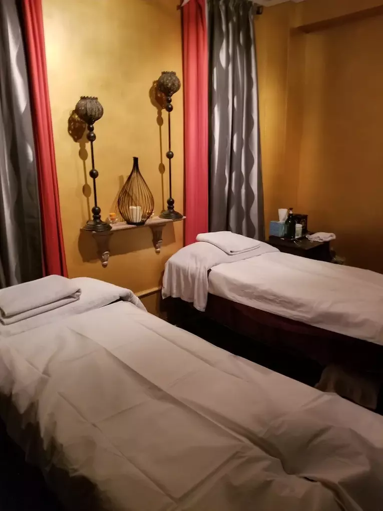 Luxury Massage & Aromatherapy Escape in Midtown NYC