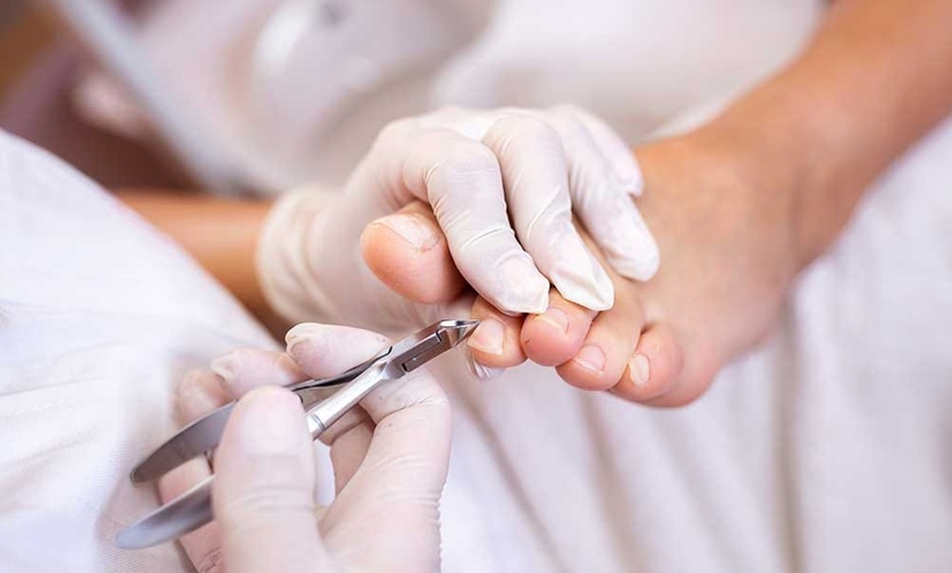 Image 1: Bis zu 55% Rabatt auf den Pediküre bei MRA-PODIATRY