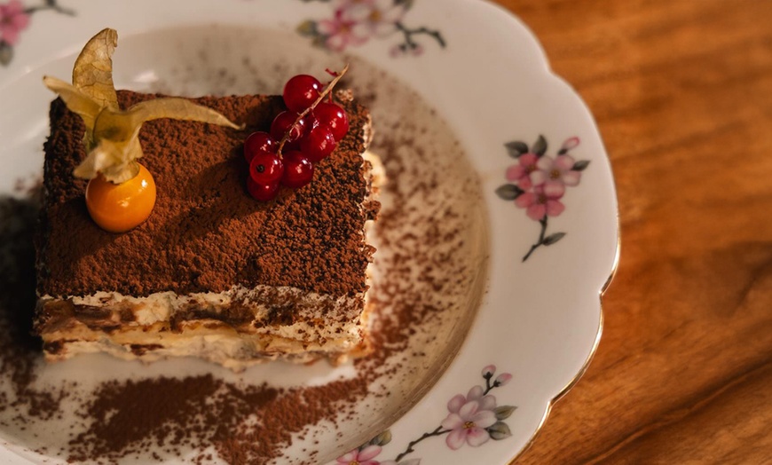 Image 1: Plats et desserts au Boudoir Steakhouse