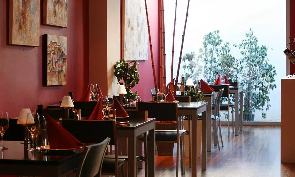 Menú degustación de tapas o prémium con botella de vino para 2 o 4