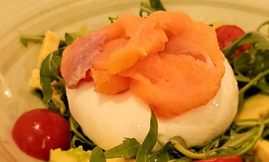 Image 8: Menú italiano con entrantes, principales, postres y bebidas 