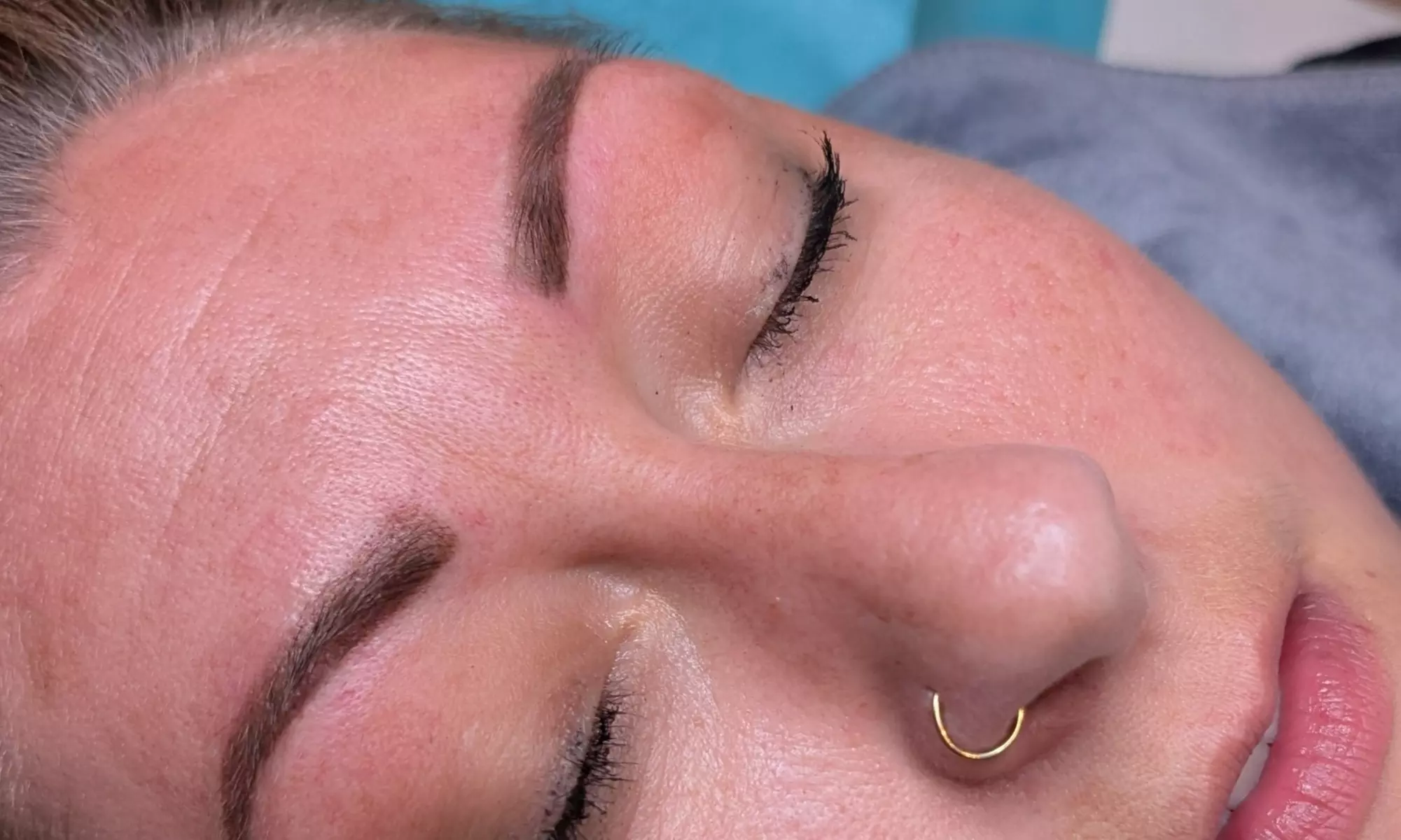 Permanent Make-up für Augenbrauen oder Lippen