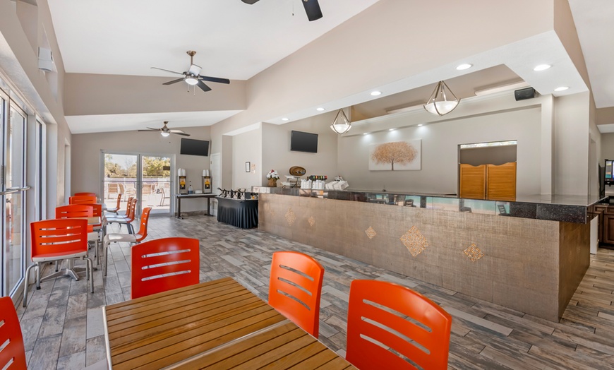 Image 14: Family-Friendly Hotel Near Amusement Parks in Orlando w/Various Room