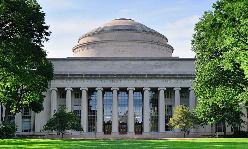 Discover with Walking tour of MIT & Harvard University for 1, 2 or 4