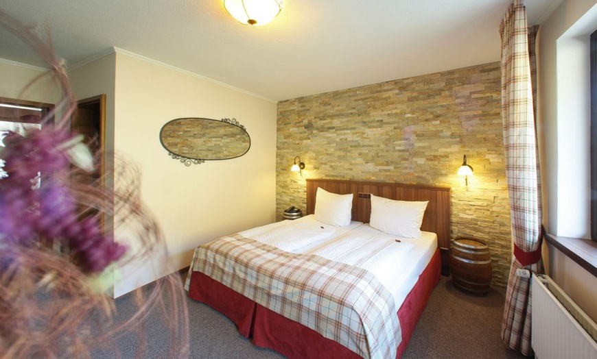 Image 7: Mosel: Doppelzimmer mit Frühstück, Kuchenbuffet und Bio-Sauna