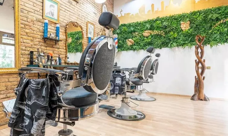 Sesión de peluquería con lavado, corte, secado y opciones de tinte