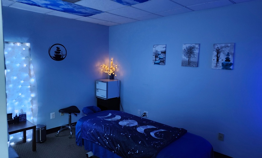 Image 3: 60-Minute Choice of Swedish Or Deep Tissue Couples Massage and More