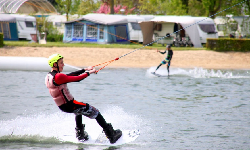 Image 1: Waterskiën en wakeboarden