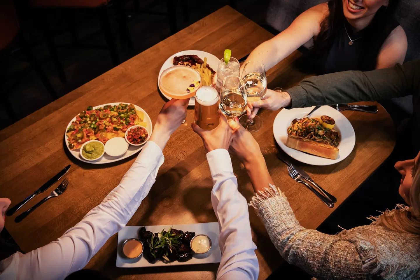 Steak Dinner for 2 or 4 w/ Glass or Bottle of Wine in Glasgow