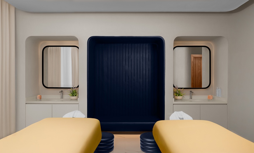 Image 1: 5* Luxurious Spa Retreat: Relax with 60 or 90-Minute Spa Treatments