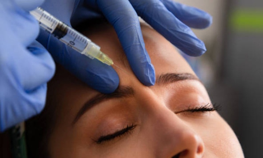 Image 5: Redefine tu rostro con un tratamiento reafirmante inyectado para 1