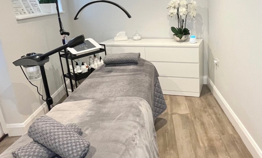 Image 2: Refresh w/ 1 or 3 Sessions of HydraFacial with Optional Jelly Mask