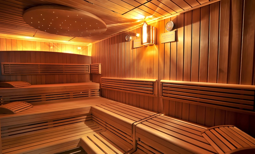 Image 1: Romantischer Sauna-Wellness-Tag für 2 Personen, inkl. Massage & Essen 