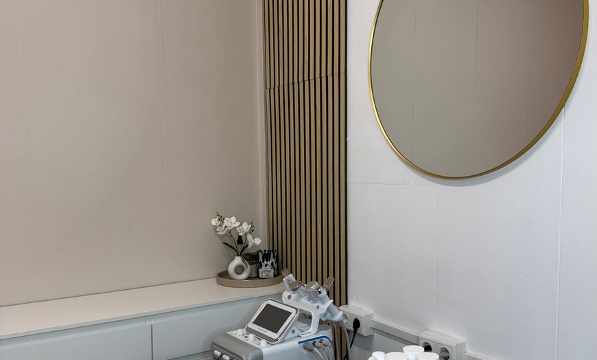 Image 2: Gezichtsbehandeling of HydraFacial gezichtsbehandeling van 60 minuten