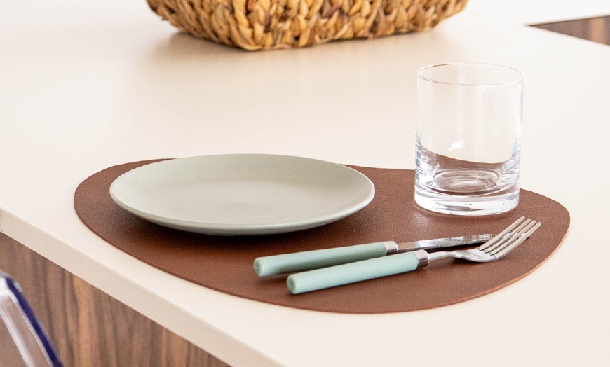 Image 17: Set van 4 elegante faux leren placemats