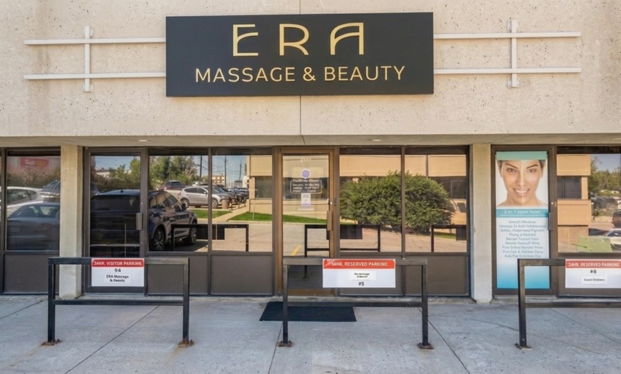 Image 6: 60- or 90-Minute Couples Massage for Deep Relaxation & Tension Relief