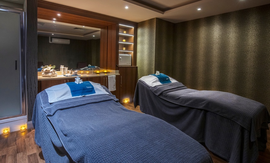Image 5: 25 or 55-min Couples Massage/Treatment and Prosecco/Afternoon Tea