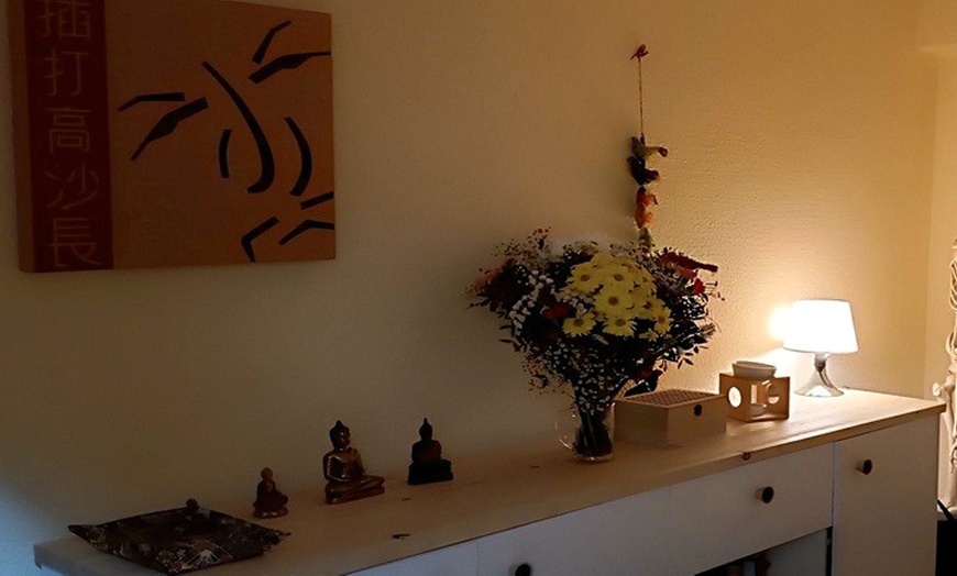 Image 5: Masaje de 60 o 90 minutos a elegir con té de bienvenida para 1 persona