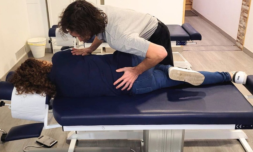 Image 1: Examen postural, termografía, chequeo y ajuste en Solana Chiropractic