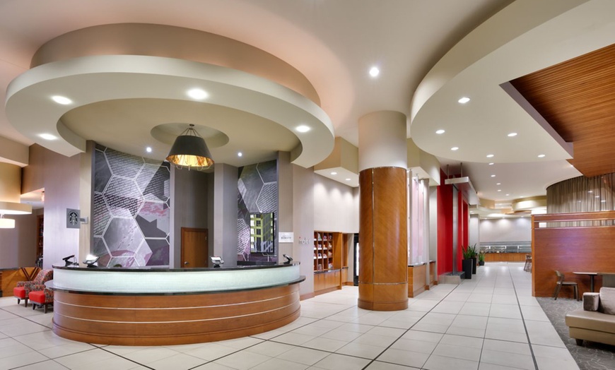 Image 4: Hotel Stay w/ Rooftop Pool & Breakfast. Minutes From The Strip