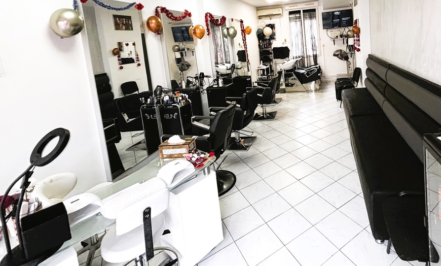 Image 2: Shampoing, coupe et brushing avec coloration ou balayage à Saint-Denis