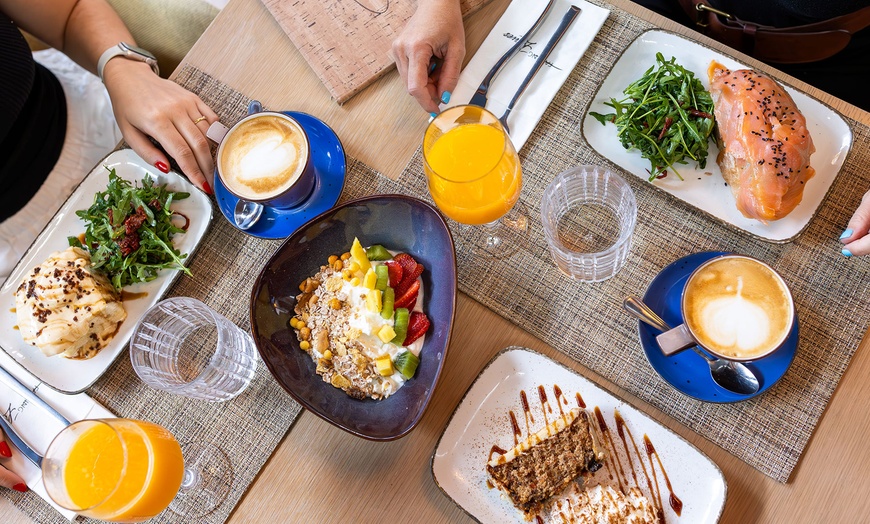 Image 2: Menú de brunch para 2 o 4 con cóctel y espectáculo de piano en directo