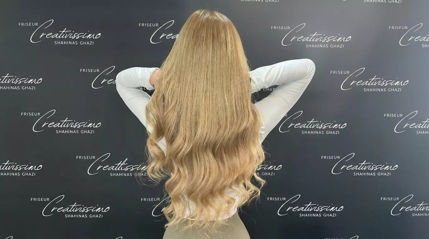 Waschen, Schneiden und Föhnen, opt. Ansatzfarbe & Pflege für 1 Person