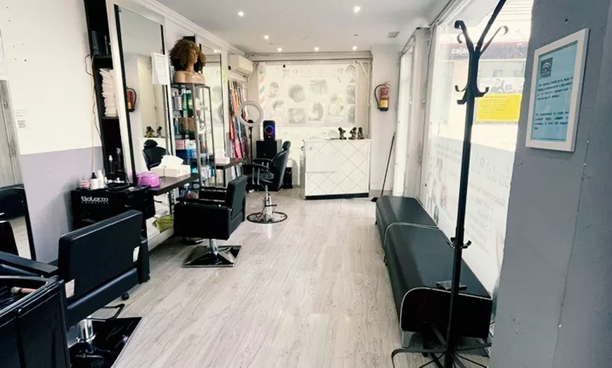 Image 6: Nueva imagen con corte, color y brillo en una sesión de peluquería