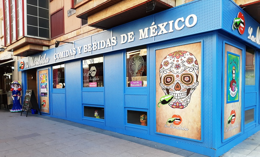 Image 18: Menú degustación mexicano con nachos, tacos y bebida para 2 personas 