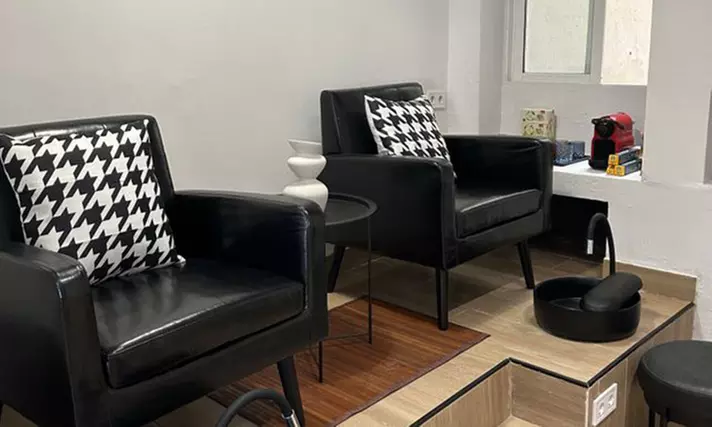 Uñas con gel o acrílico, esmaltado semipermanente y opción a diseño