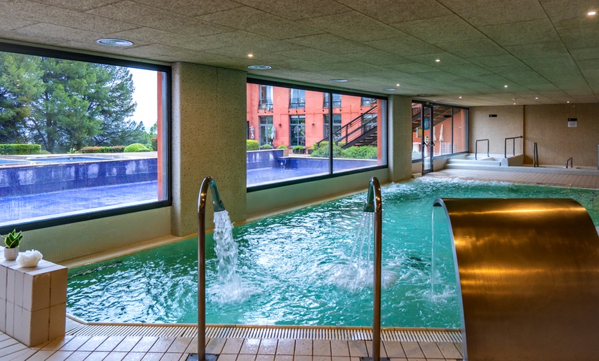 Image 7: Bienestar de lujo: spa para 2 con opción a masaje y menú en resort 4*