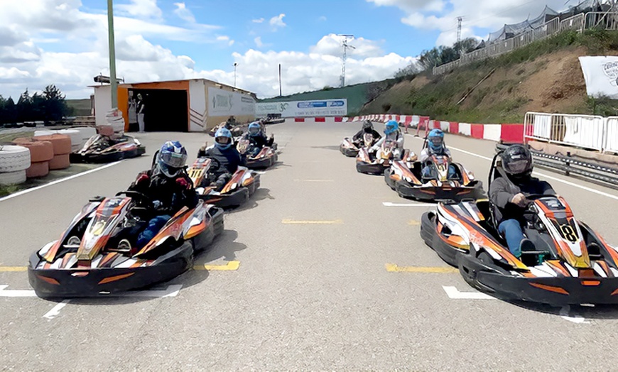 Image 8: 2 sesiones de karting de 10 minutos para 1 o 2 personas 