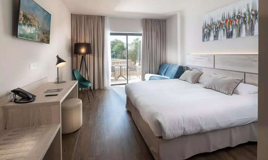 Luberon ​: chambre double premium, options pdj, vin et spa